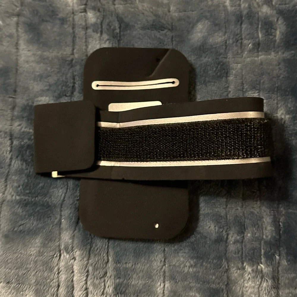 Essentials Black Armband with Clear Screen